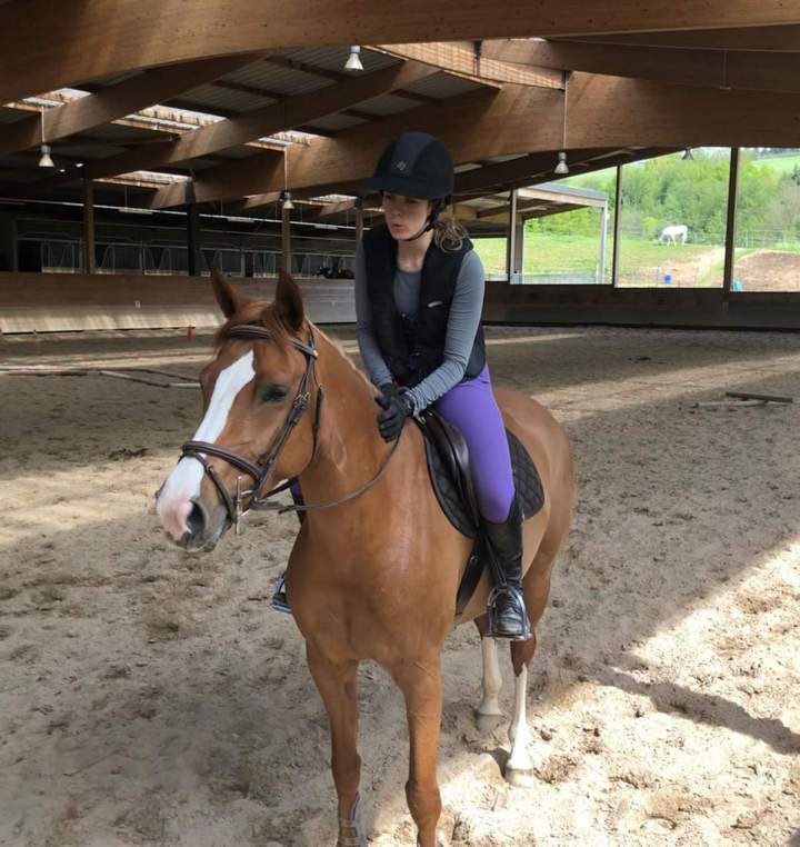 Nous proposons des cours et des stages d’équitation.