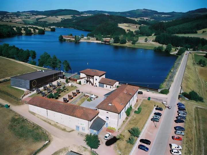 Centre avec pension pour chevaux Le Rhône